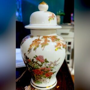 Vtg Japan‎ Oriental Hand painted Urn Ginger Jar Peonies Flowers & Birds, Signed
